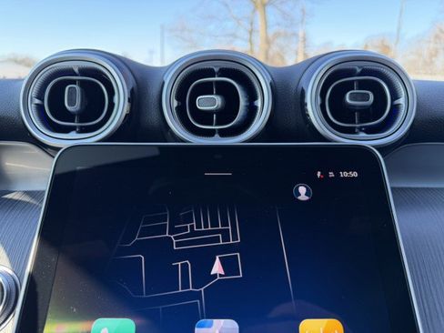 Used 2025 Mercedes-Benz GLC 300 4MATIC image 14