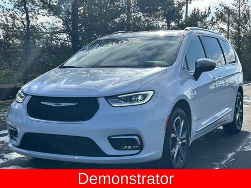 New 2025 Chrysler Pacifica Pinnacle w/ Trailer Tow Group image 3