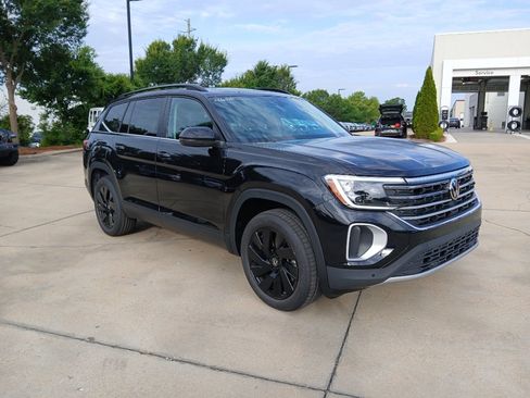 New 2026 Volkswagen Atlas SE FWD image 1