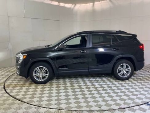 Used 2024 GMC Terrain SLE w/ Driver Convenience Package FWD image 5