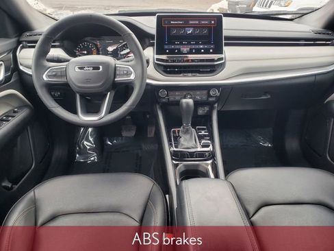 Used 2024 Jeep Compass Limited image 33