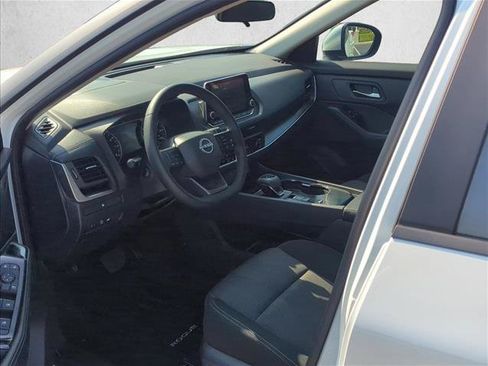 Used 2025 Nissan Rogue SV FWD image 10