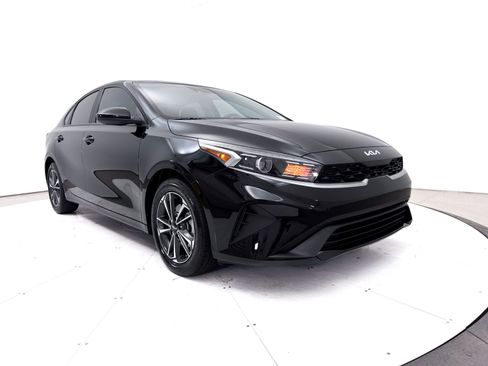 Used 2024 Kia Forte LXS FWD image 11