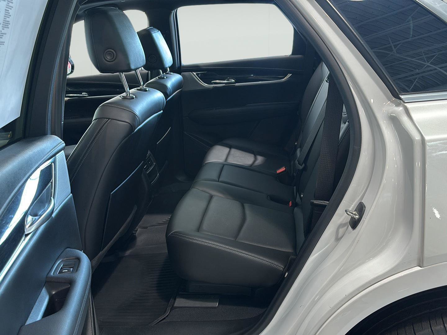Certified 2022 Cadillac XT5 Premium Luxury w/ LPO, Floor Liner Package AWD/4WD image 16