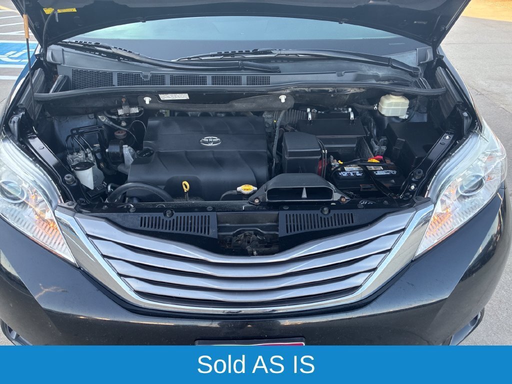 Used 2015 Toyota Sienna XLE w/ XLE Navigation Package FWD image 24