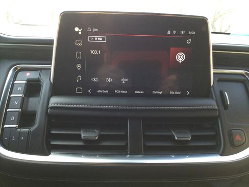 Used 2024 GMC Yukon SLT w/ SLT Luxury Package image 18