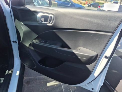Used 2026 Hyundai Venue SE FWD image 21