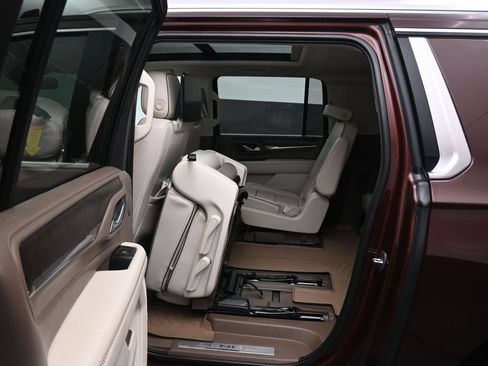 Used 2023 GMC Yukon XL Denali AWD/4WD image 43