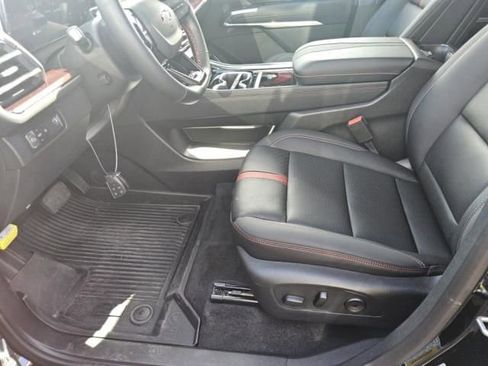 Used 2026 Chevrolet Traverse RS w/ LPO, Floor Liner Package FWD image 5