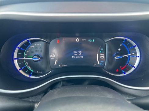 Used 2021 Chrysler Pacifica Touring-L FWD image 31