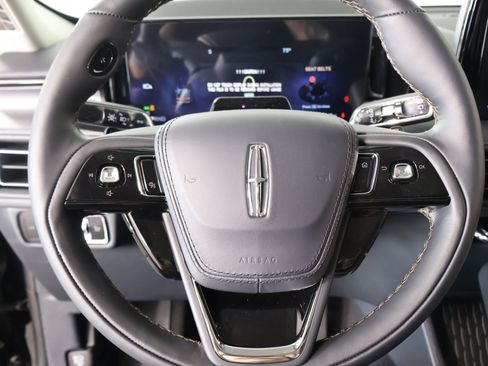 New 2026 Lincoln Aviator AWD image 3