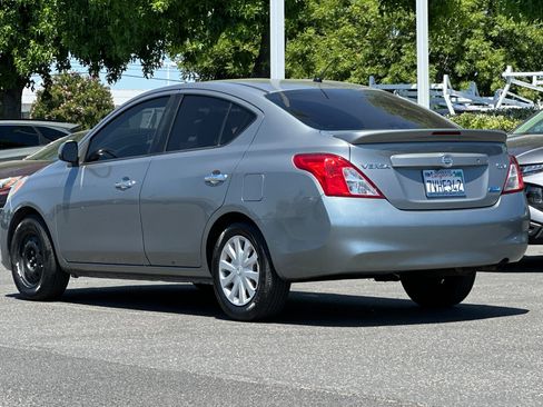 Used 2014 Nissan Versa SV FWD image 6