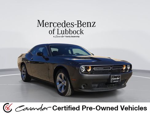 Used 2021 Dodge Challenger SXT image 1