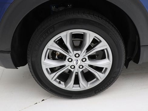 Used 2023 Ford Explorer XLT w/ Equipment Group 202A image 9