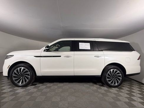 Used 2025 Lincoln Navigator L Black Label image 3