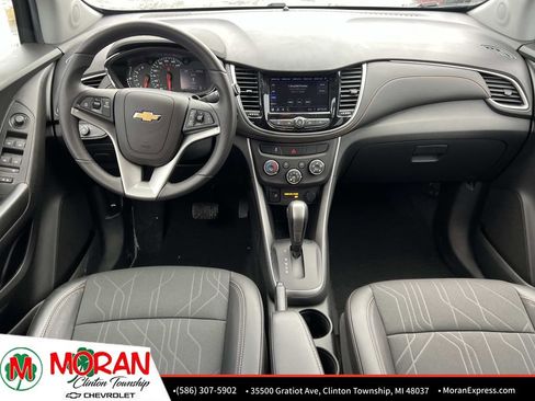 Certified 2022 Chevrolet Trax LT w/ Midnight Edition image 15