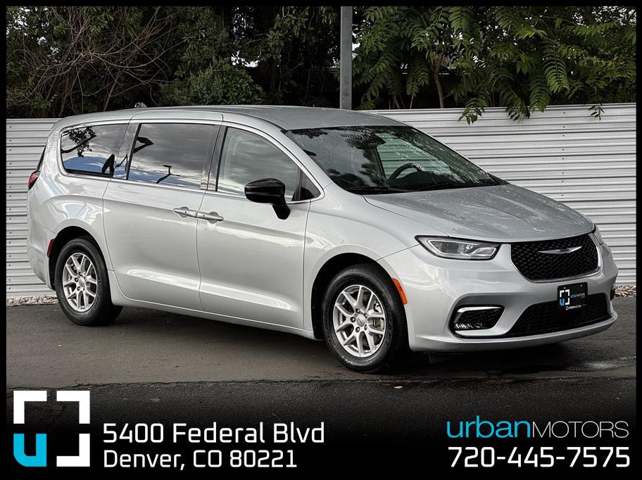 Used 2024 Chrysler Pacifica Touring-L FWD image 1