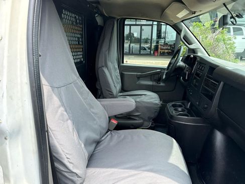 Used 2018 Chevrolet Express 2500 w/ Driver Convenience Package RWD image 18