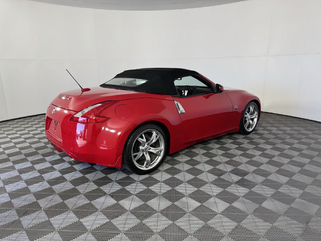 Used 2010 Nissan 370Z Touring w/ Sport Pkg RWD image 23