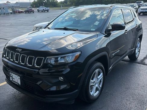 Used 2024 Jeep Compass Latitude AWD/4WD image 1
