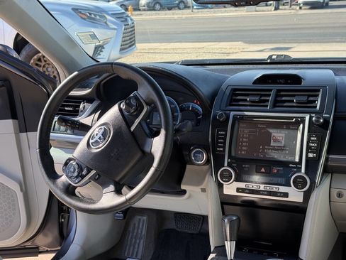 Used 2014 Toyota Camry XLE w/ Leather Package FWD image 13