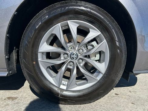 Used 2024 Toyota Sienna XLE w/ XLE Plus Package image 30