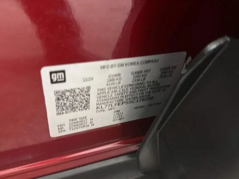 Used 2025 Chevrolet Trax LS FWD image 23
