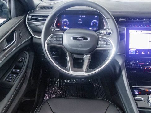 New 2025 Jeep Grand Cherokee Limited image 30