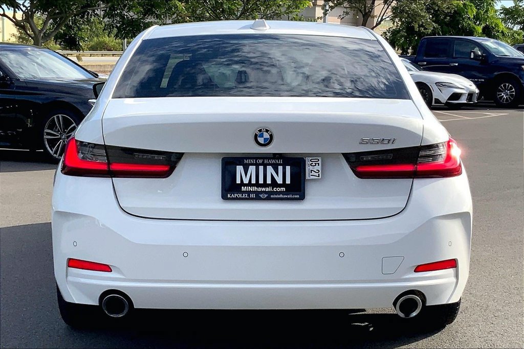 Used 2023 BMW 330i Sedan w/ Parking Assistance Package RWD image 4