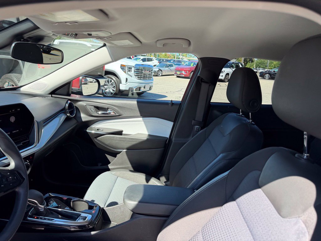 Certified 2025 Chevrolet Trax LT FWD image 15