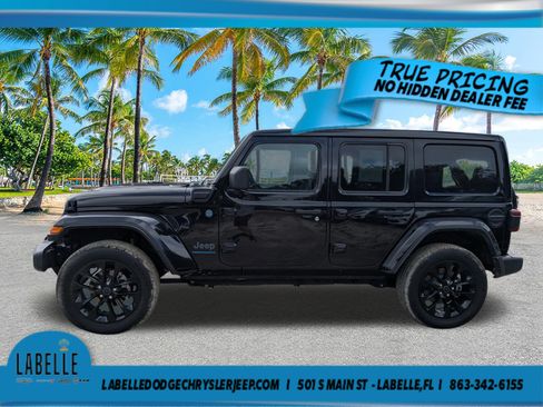Used 2025 Jeep Wrangler Unlimited Sahara w/ Safety Group AWD/4WD image 7