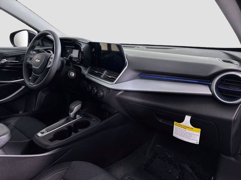 New 2026 Chevrolet Trax LS w/ LS Convenience Package FWD image 27