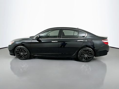 Used 2017 Honda Accord Touring image 8
