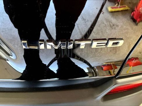 Used 2022 Jeep Cherokee Limited image 24