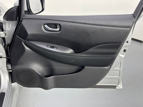 Used 2023 Nissan Leaf S image 37