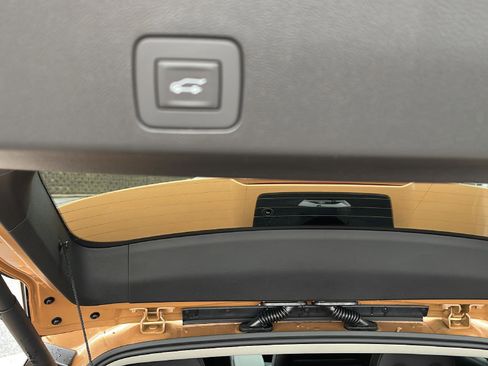 Used 2025 Buick Encore GX Avenir w/ Avenir Technology Package image 9