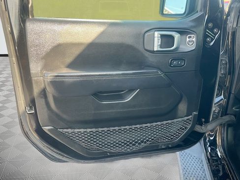 Used 2022 Jeep Wrangler Unlimited Sahara w/ Cold Weather Group AWD/4WD image 20