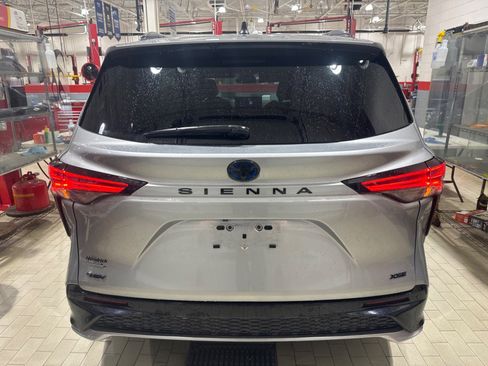 Used 2025 Toyota Sienna XSE w/ XSE Plus Package image 12