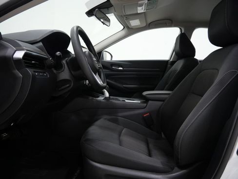 Used 2025 Nissan Altima 2.5 SV FWD image 12