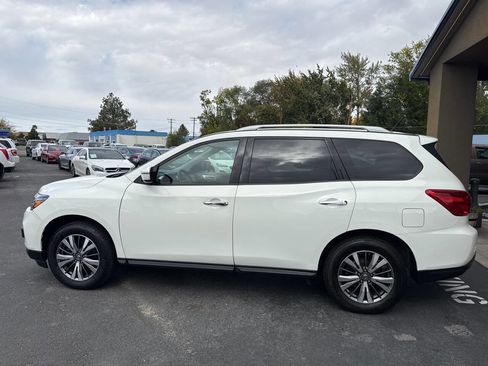 Used 2018 Nissan Pathfinder S image 4