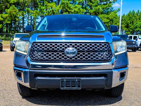 Used 2018 Toyota Tundra SR5 w/ SR5 Upgrade Package AWD/4WD image 4