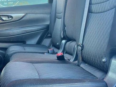 Used 2017 Nissan Rogue SV w/ SV Premium Package image 17