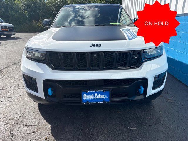 Used 2023 Jeep Grand Cherokee Trailhawk w/ Advanced Protech Group II AWD/4WD image 3