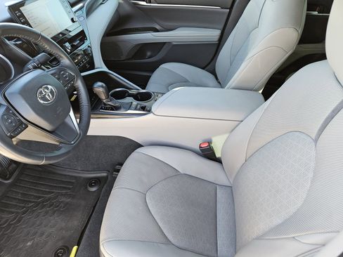 Used 2024 Toyota Camry XSE w/ Navigation Package image 17
