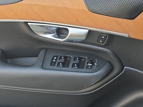 Used 2023 Volvo XC90 B6 Plus w/ Protection Package Premier image 33