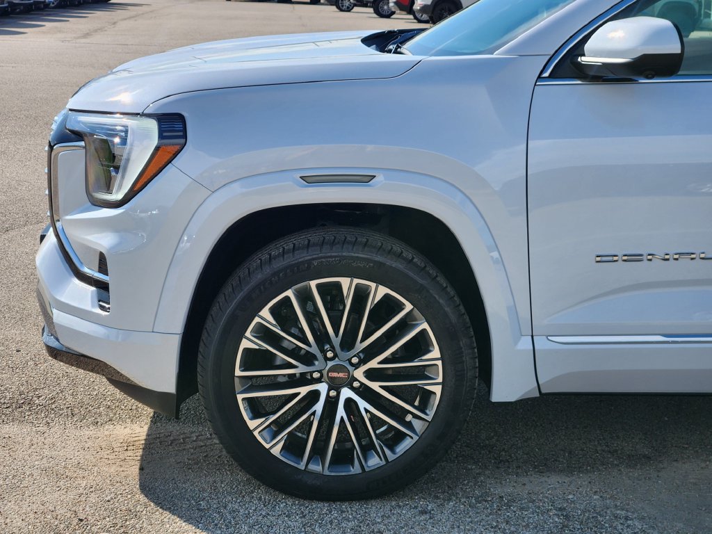 New 2027 GMC Terrain Denali w/ LPO, Floor Liner Package AWD/4WD image 7