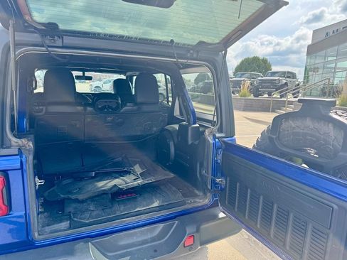 Used 2019 Jeep Wrangler Unlimited Rubicon w/ Uconnect 4C Nav & Sound Group AWD/4WD image 11