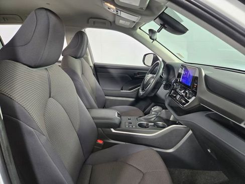 Used 2023 Toyota Highlander LE image 16