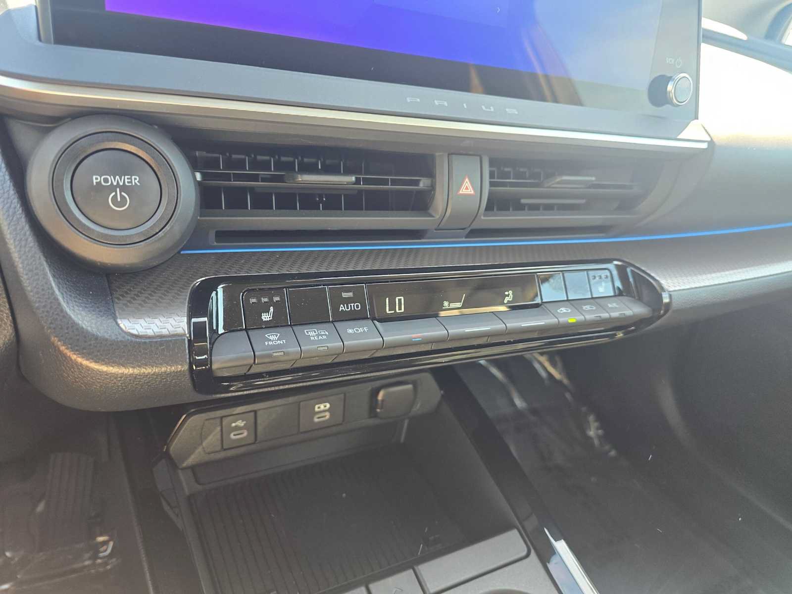 Used 2026 Toyota Prius XLE AWD/4WD image 30
