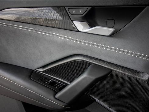 Certified 2025 Volkswagen Tiguan SE R-Line FWD image 22